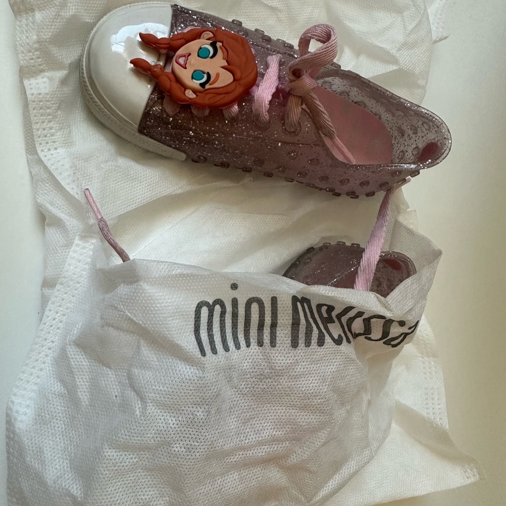 Mini Melissa Pink Sneakers for a Stylish Look